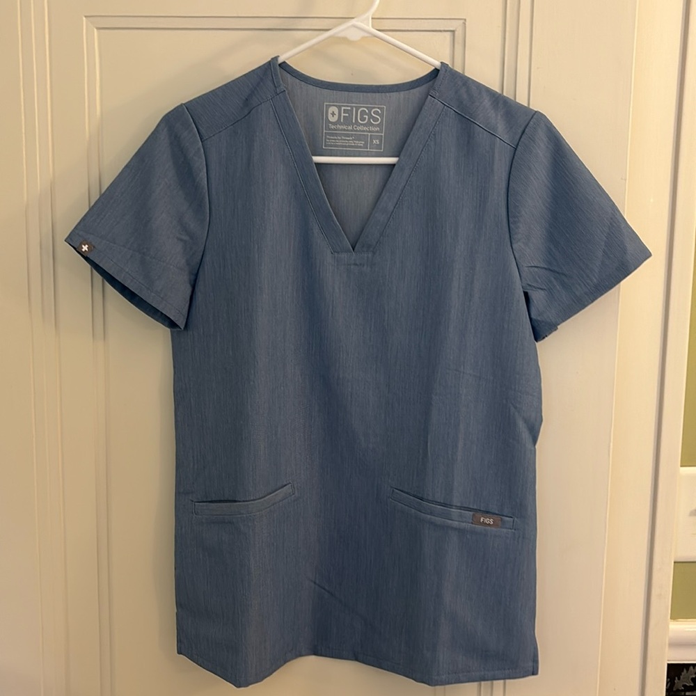 NWOT Women’s Figs Casma scrub top- Limited Edition heather blue- size XS